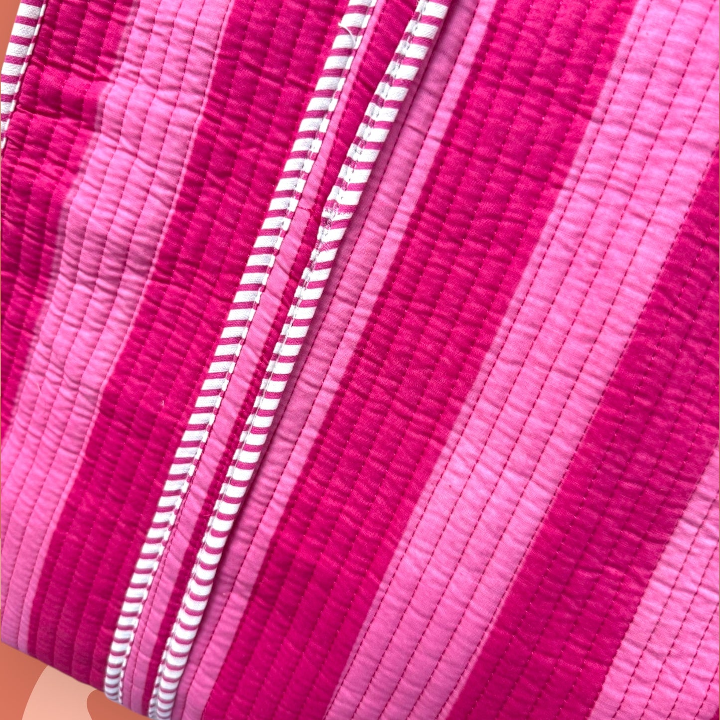 Tote with zipp Loesje pink-pink