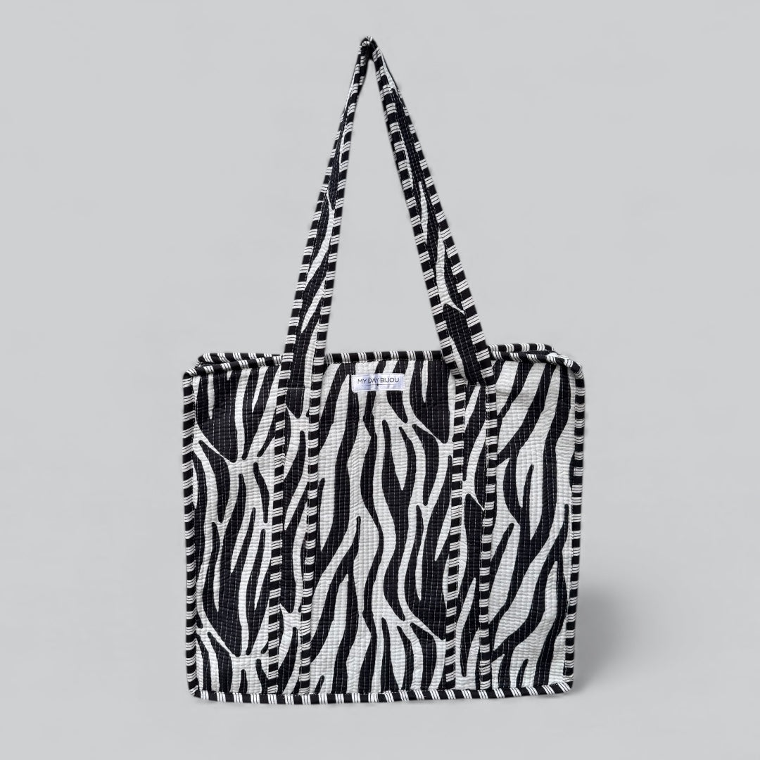Tote with zipp Zebra